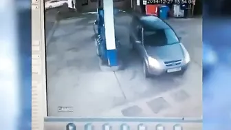 This Must Be Fake, No One Would Be That Stupid