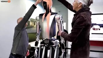 Two Elderly Disabled People Poured Latex On Tesla Optimus Prime