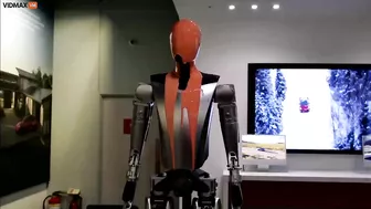 Two Elderly Disabled People Poured Latex On Tesla Optimus Prime