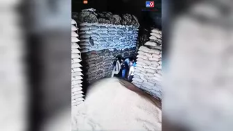 Crazy Video Shows A Wall Made Of Grain Sacks Collapse And Kill A Man