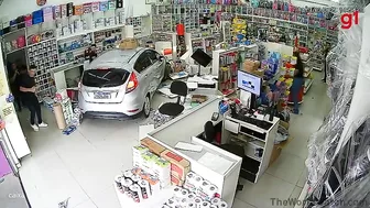 You Are About To See The Happiest Cashier In The World